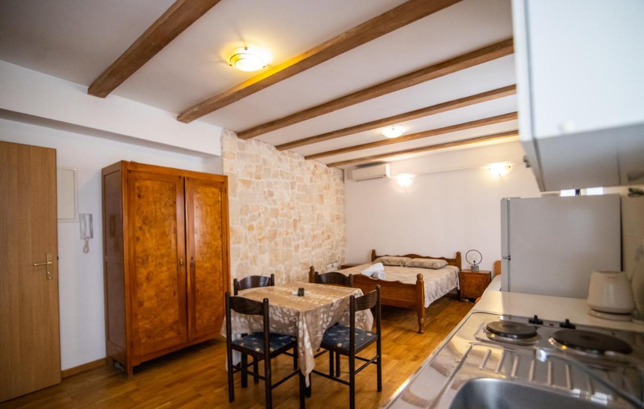 Apartments Loriana Šibenik Екстериор снимка
